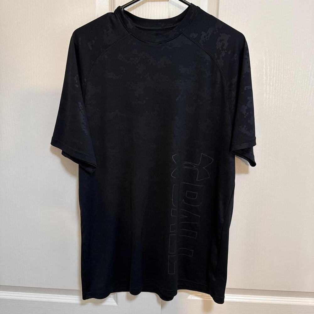 Men's Under Armour Black T shirt size M